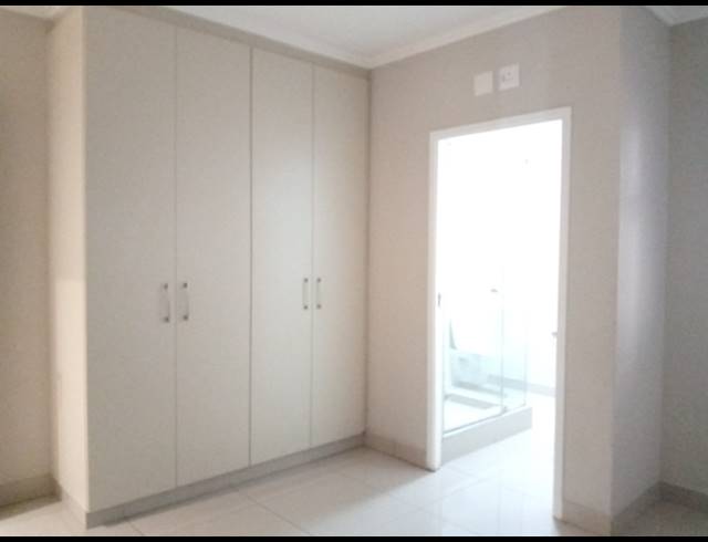 2 BEDROOM APARTMENT FOR SALE IN UMHLANGA RIDGE